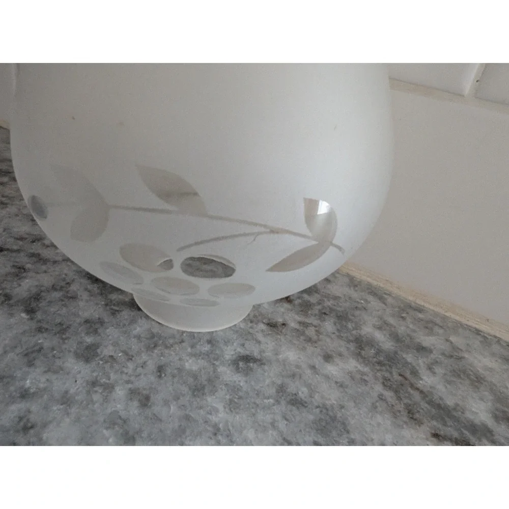 Vintage Colonial Shade with etching And Frosted Bottom